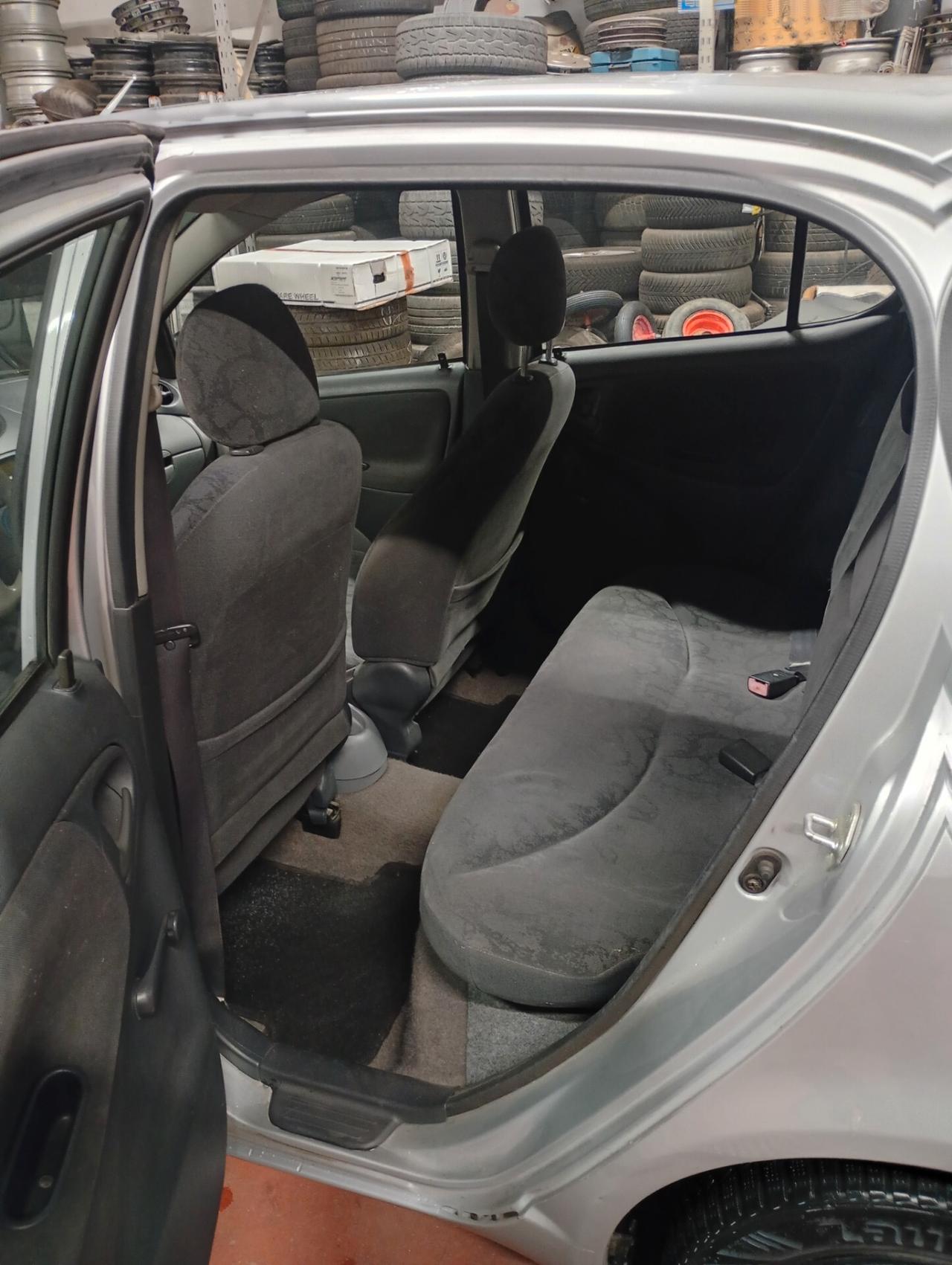 Toyota Yaris 1.4 tdi D-4D cat 5 porte Sol