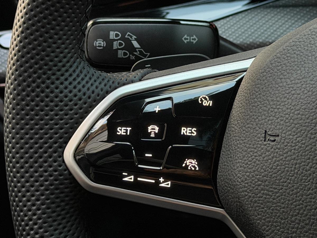Volkswagen Golf 8 R-line 2.0 TDI 150 CV