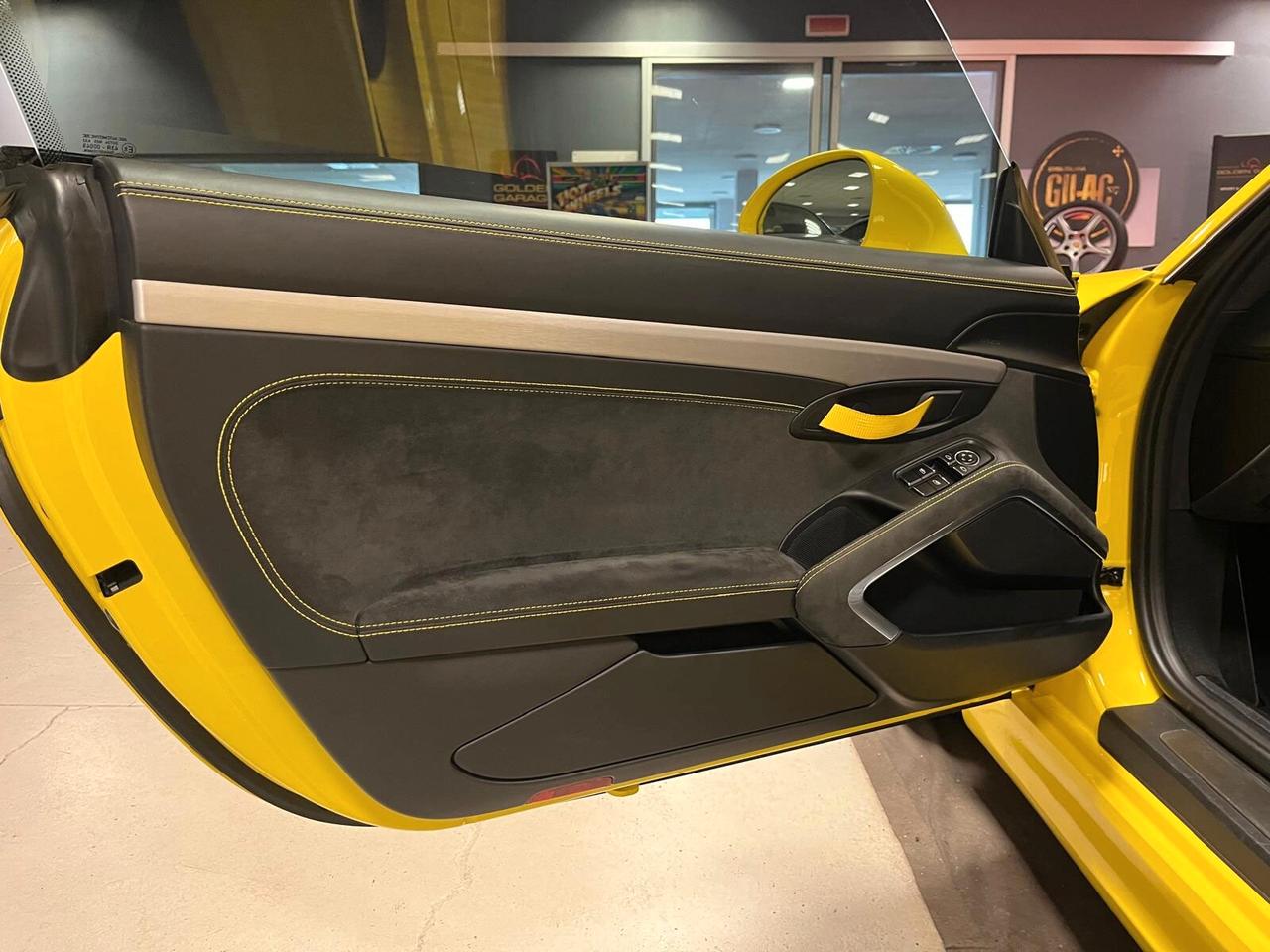 Porsche Cayman (981) GT4