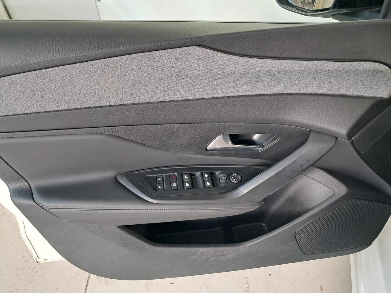 Peugeot 308 BlueHDi 130 S&S EAT8 SW Allure