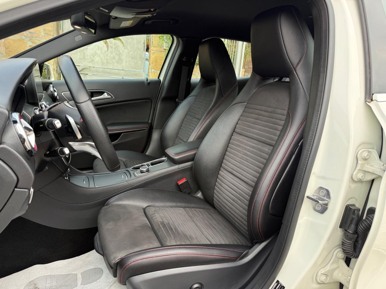 Mercedes-benz GLA 200 d Automatic Premium AMG Led Pelle Navy Cam 360*Bi xenon