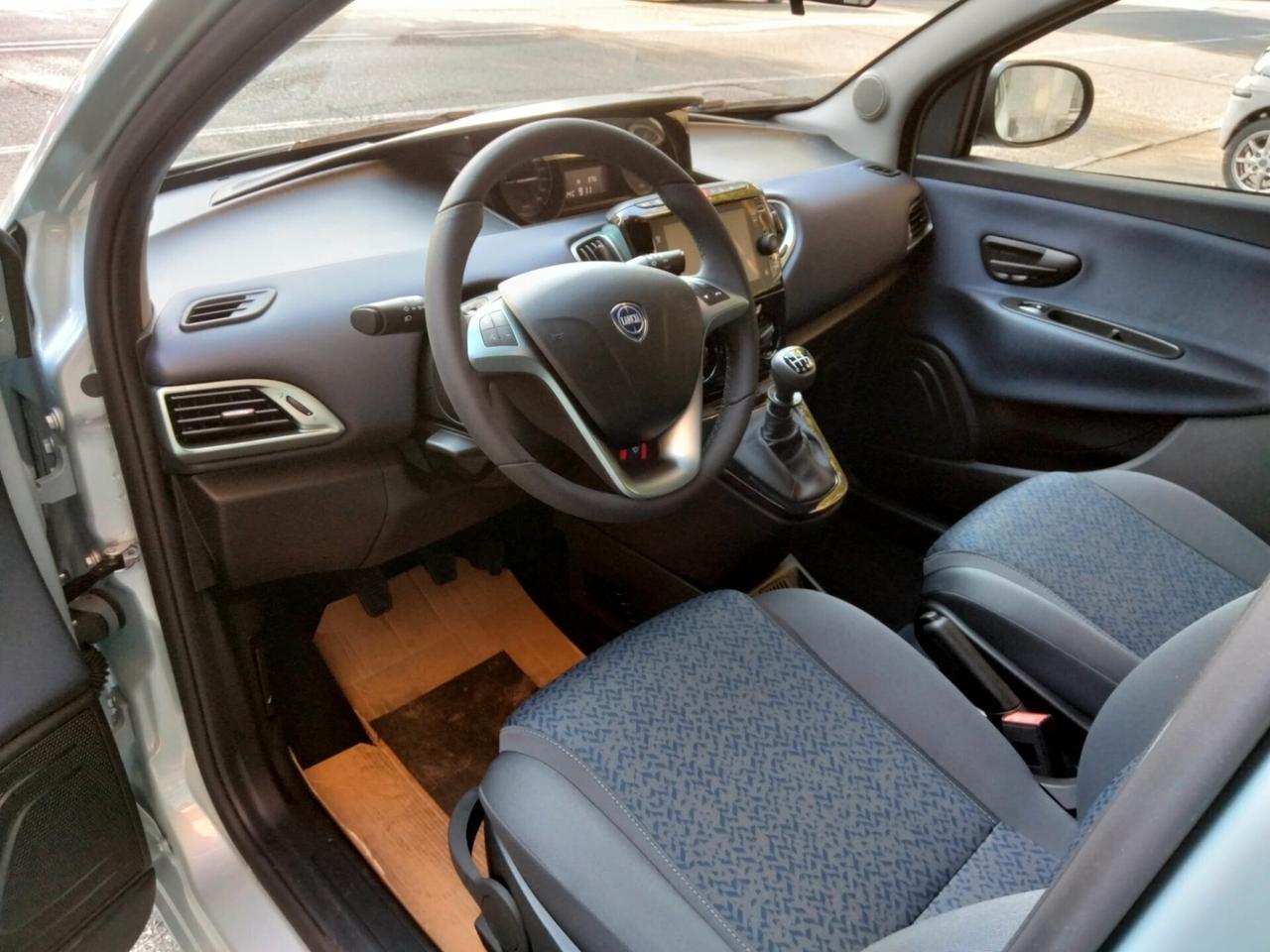 Lancia Ypsilon 1.0 FireFly 5 porte S&S Hybrid Ecochic Gold Plus