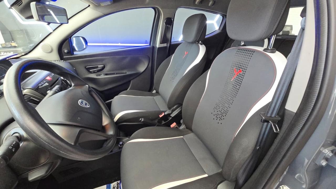 Lancia Ypsilon 1.2 69 CV 5 porte Elefantino