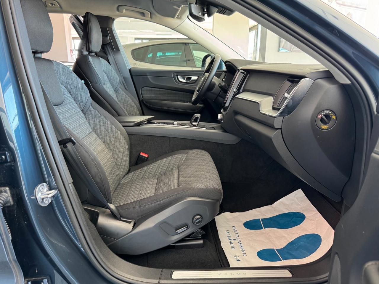 Volvo XC60 2.0 d b4 Mhev Core Bright auto Uniprop
