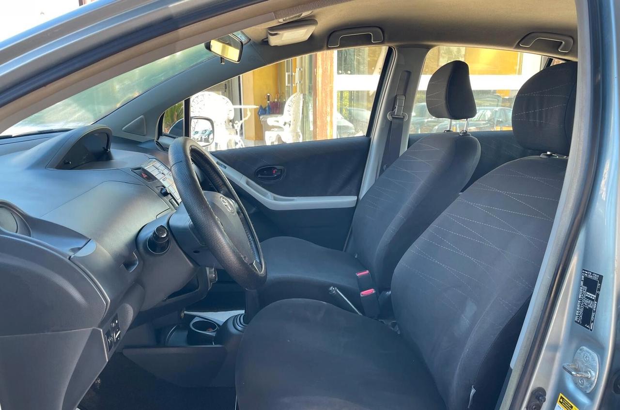 TOYOTA YARIS 1.0 B - 2006