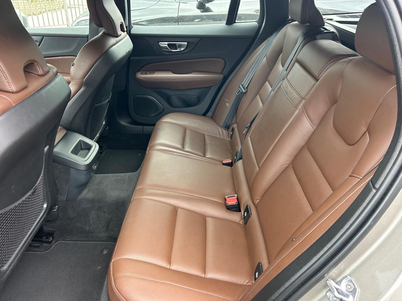 Volvo V60 Cross Country B4 (d) AWD automatico Plus