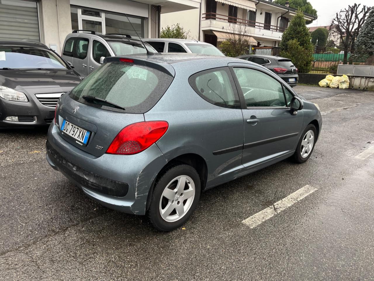 Peugeot 207 1.4 88CV 3p. ONE Line