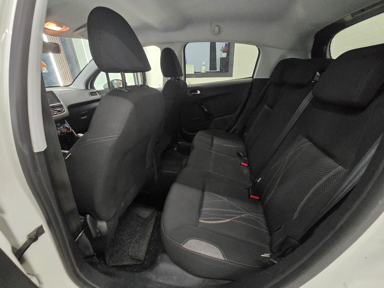 Peugeot 208 1.4 HDi 68 CV 5 porte Allure