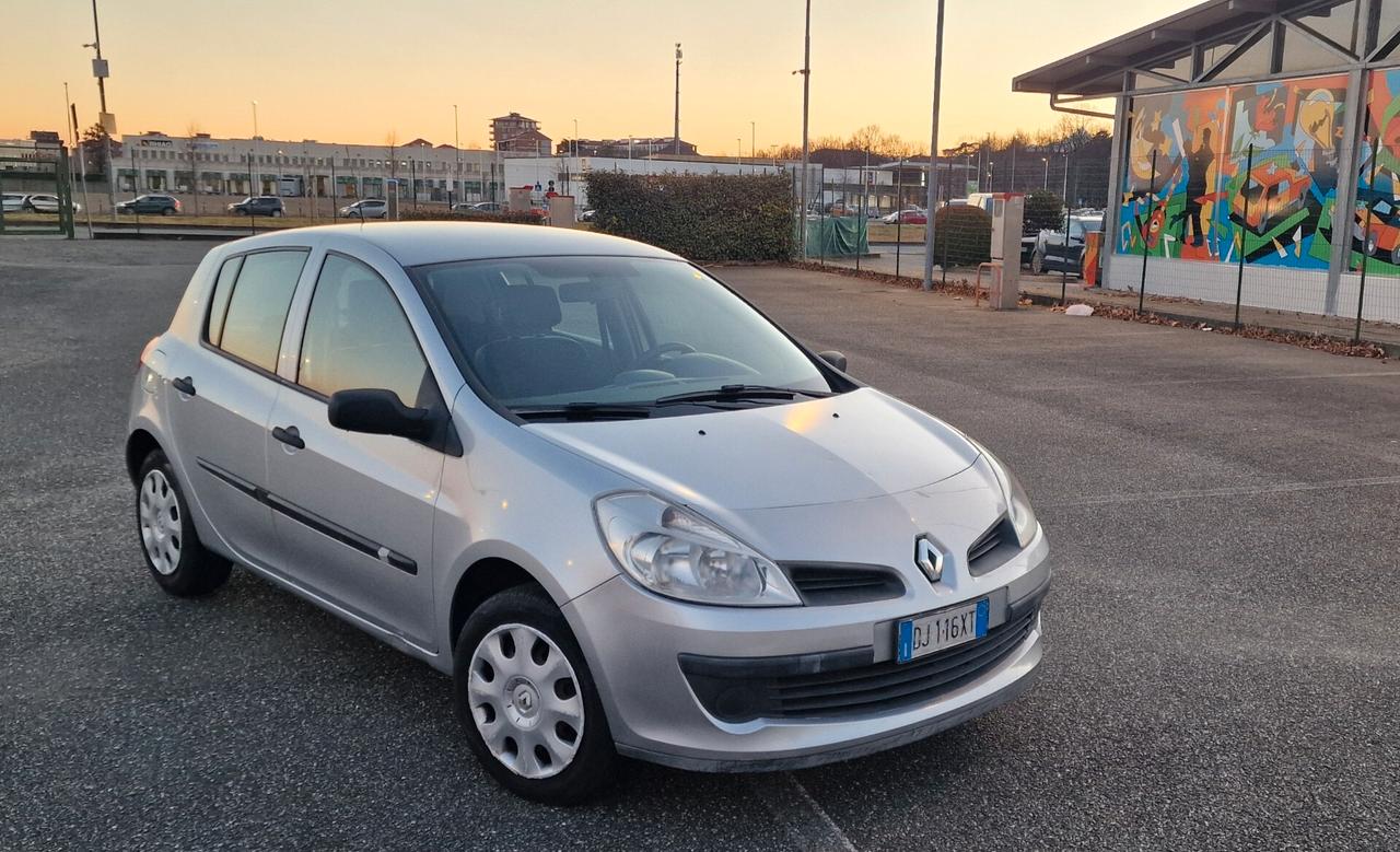 Renault Clio 127.000km neopatentati