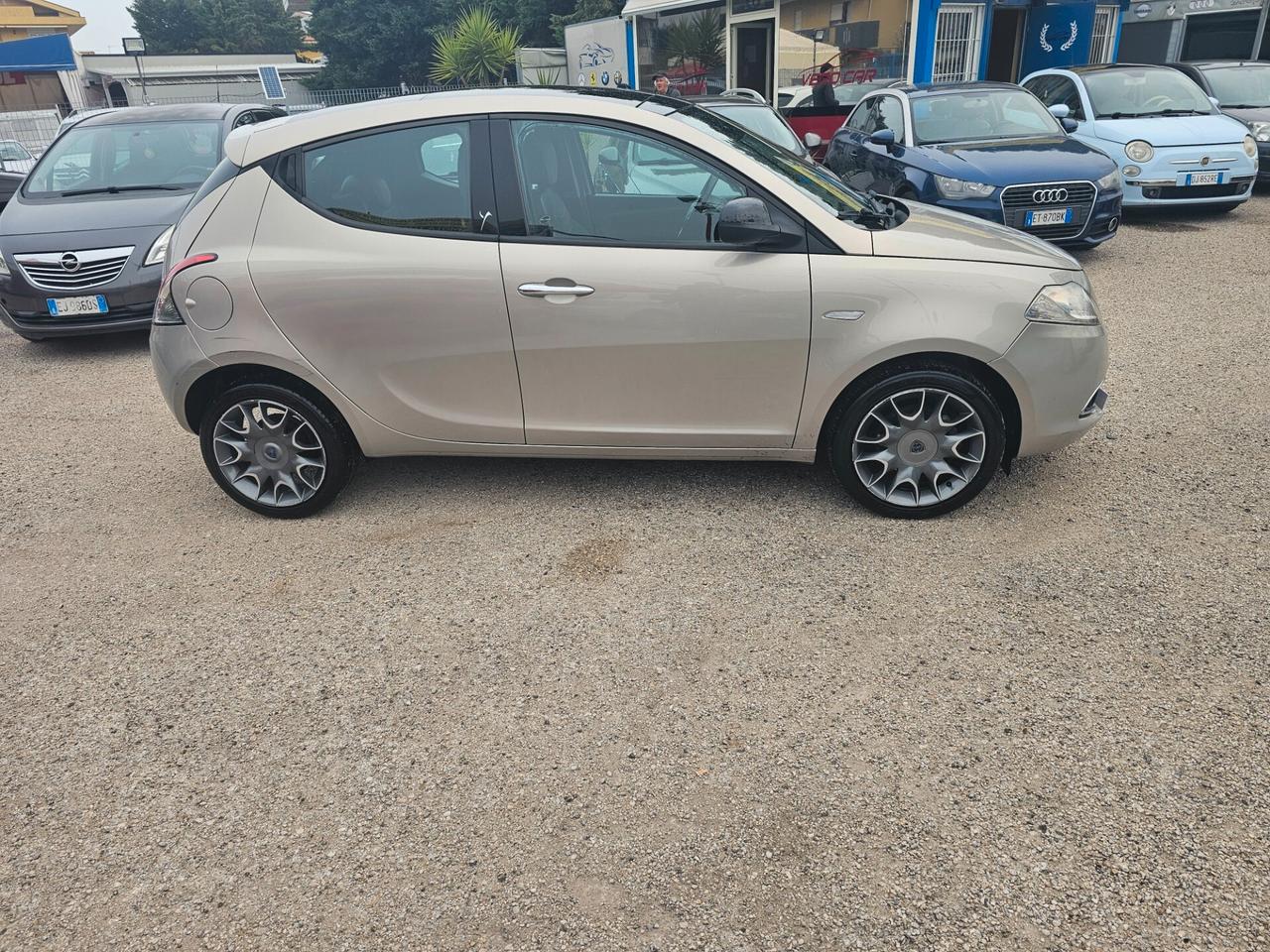 Lancia Ypsilon 0.9 TwinAir 85 CV 5 porte S&S Gold