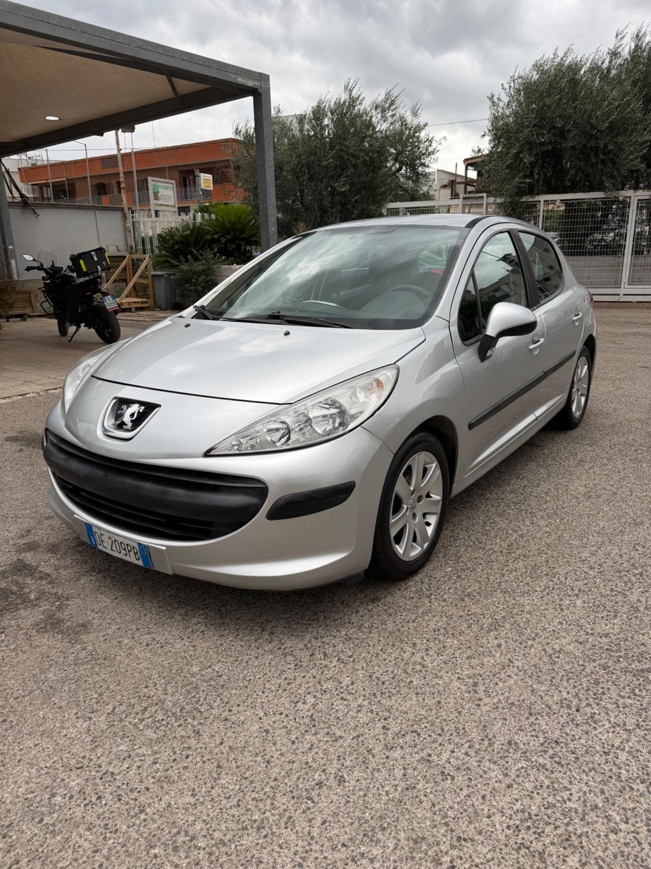 Peugeot 207 1.4 HDi 70CV 5p. XT
