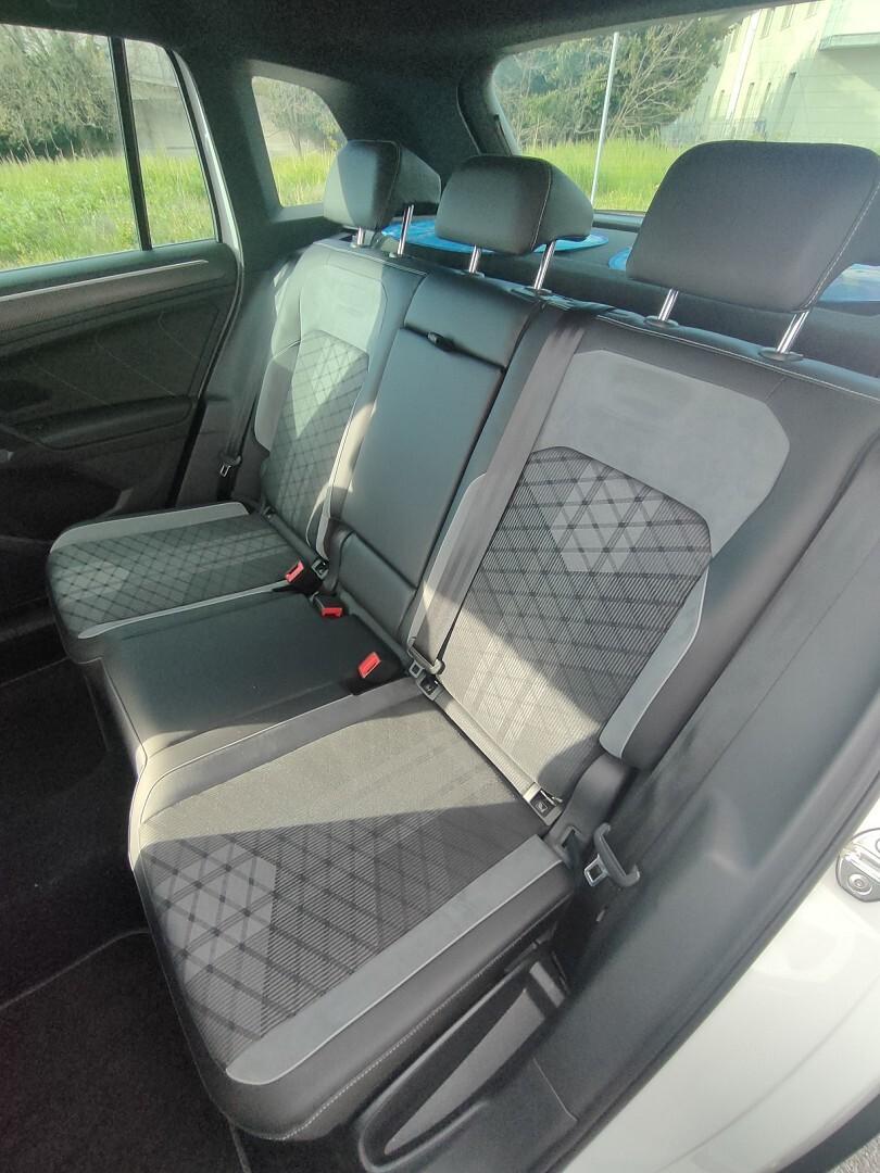 VOLKSWAGEN Tiguan R-Line 150cv Automatica