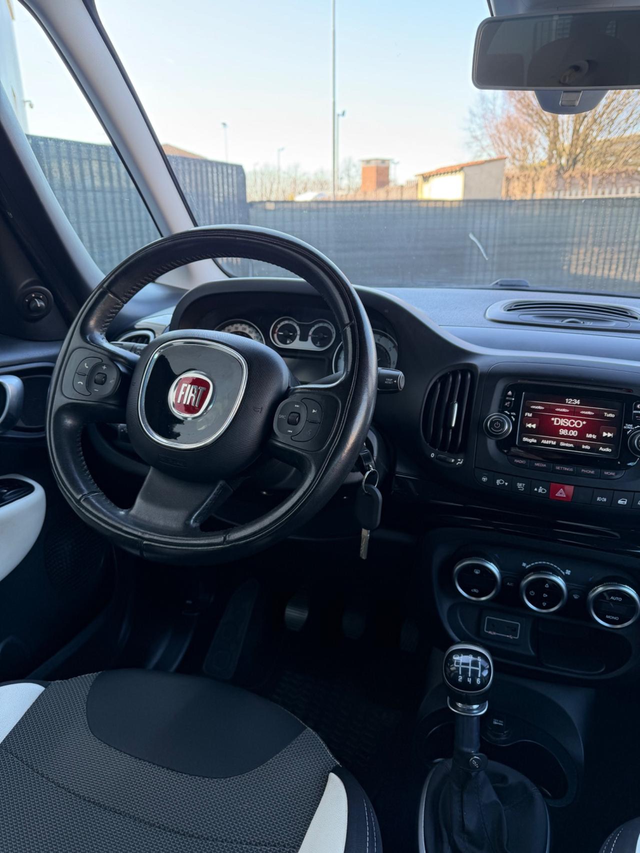 Fiat 500L Living 1.6D 105 CV BICOLOR TREKKING