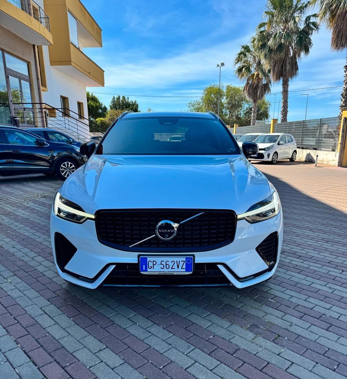 Volvo XC60 2.0 AWD automatico Ultimate Dark