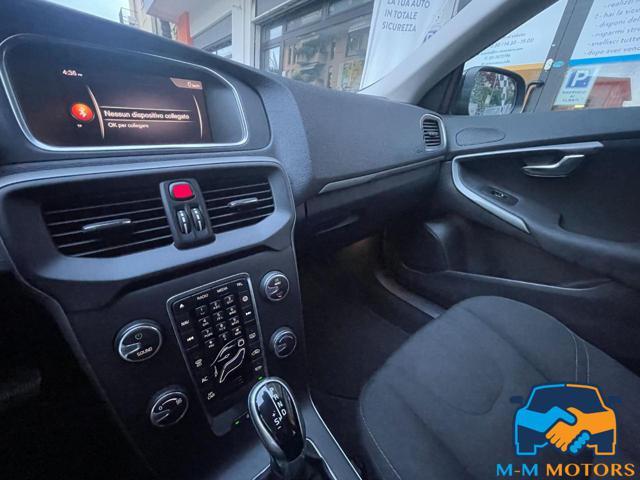VOLVO V40 Kinetic con 12 mesi garanzia