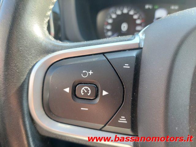 VOLVO XC60 B4 (d) AWD Geartronic Momentum Pro PROMO ESTATE