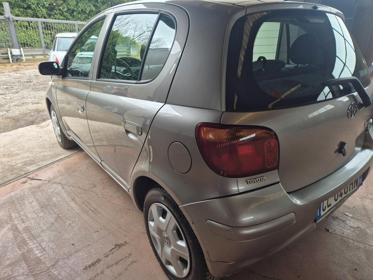 Toyota Yaris 1.0i 16V cat 5 porte Sol Neopatentato