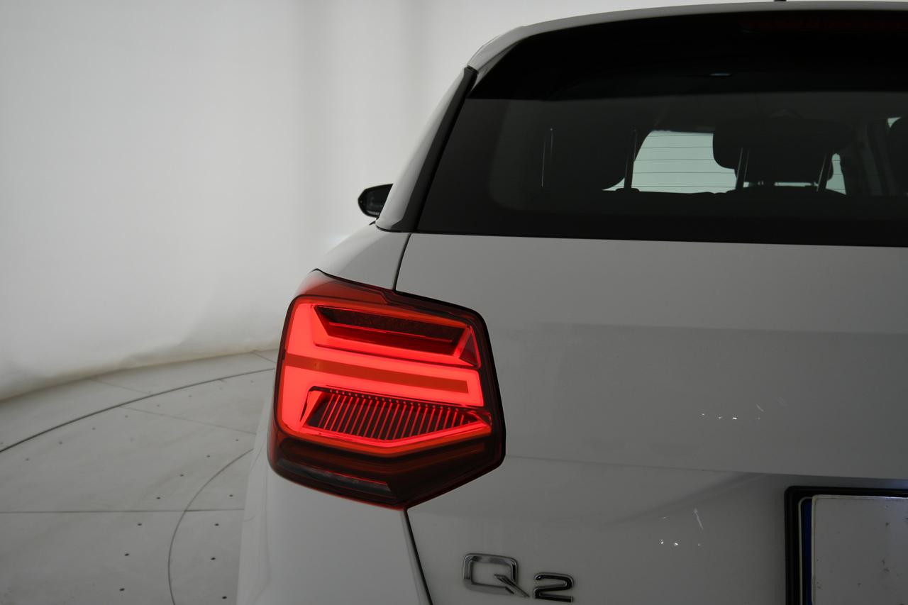 AUDI Q2 35 1.5 tfsi Business Design LED+C17"
