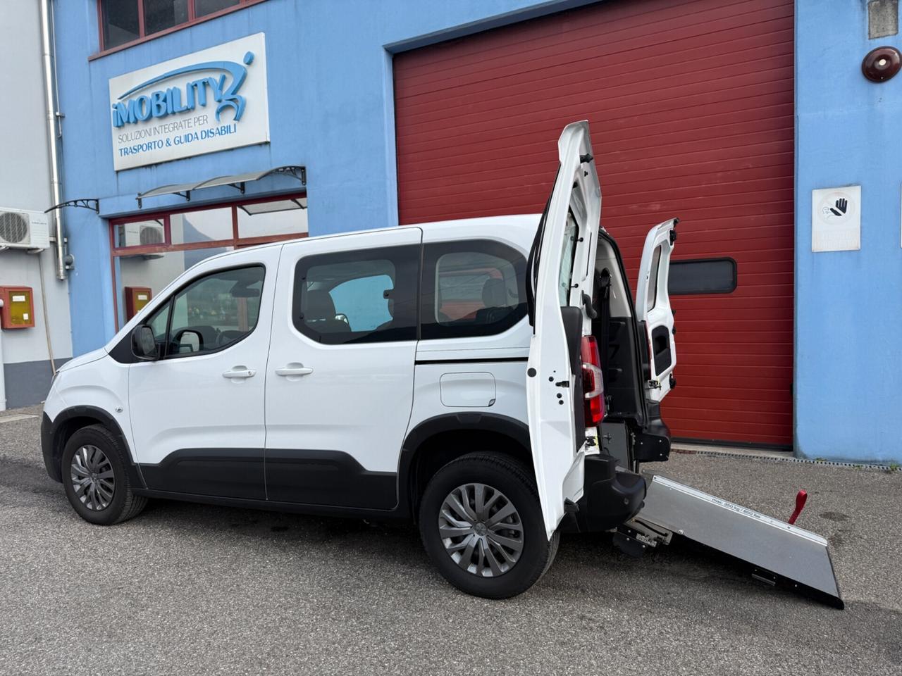 Peugeot Rifter - Auto per disabili con pianale ribassato