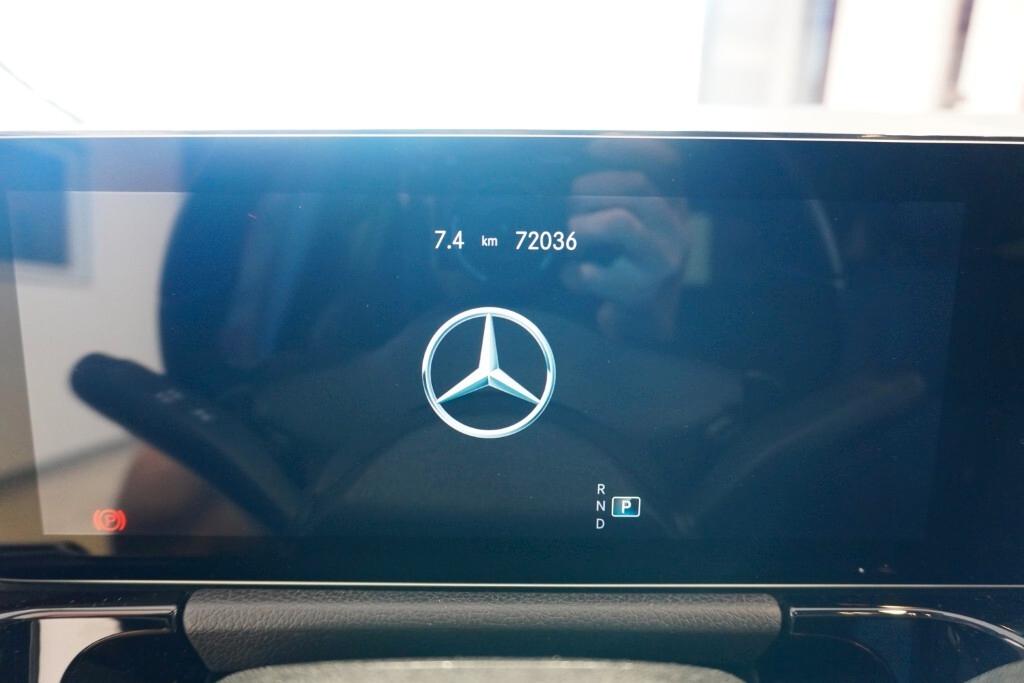 MERCEDES-BENZ GLA 180D 115CV AUTOMATIC BUSINESS SOLUTION ( CRUISE - PELLE - NAVI PREMIUM - PARK ASSIST - TELECAMERA POST. )