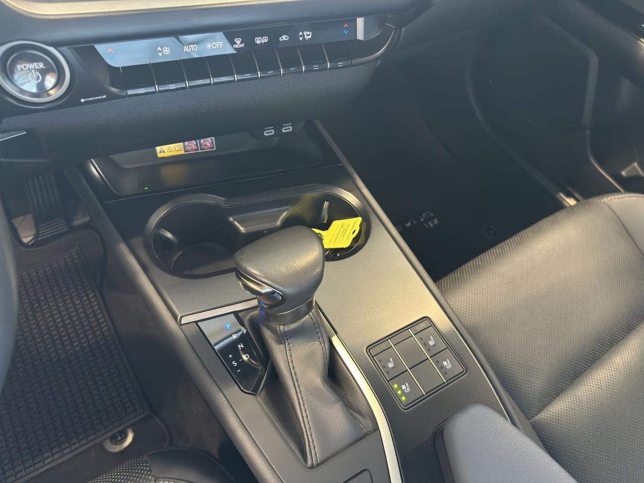 Lexus UX 250h 2.0 Luxury 4wd cvt