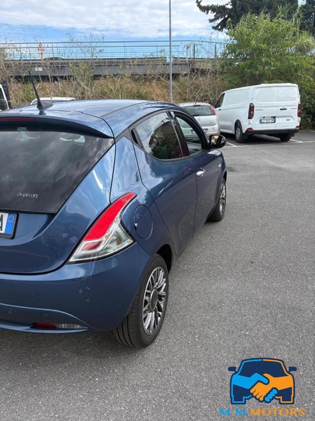 LANCIA Ypsilon 1.0 69 CV 5 porte IBRIDA Alberta Ferretti