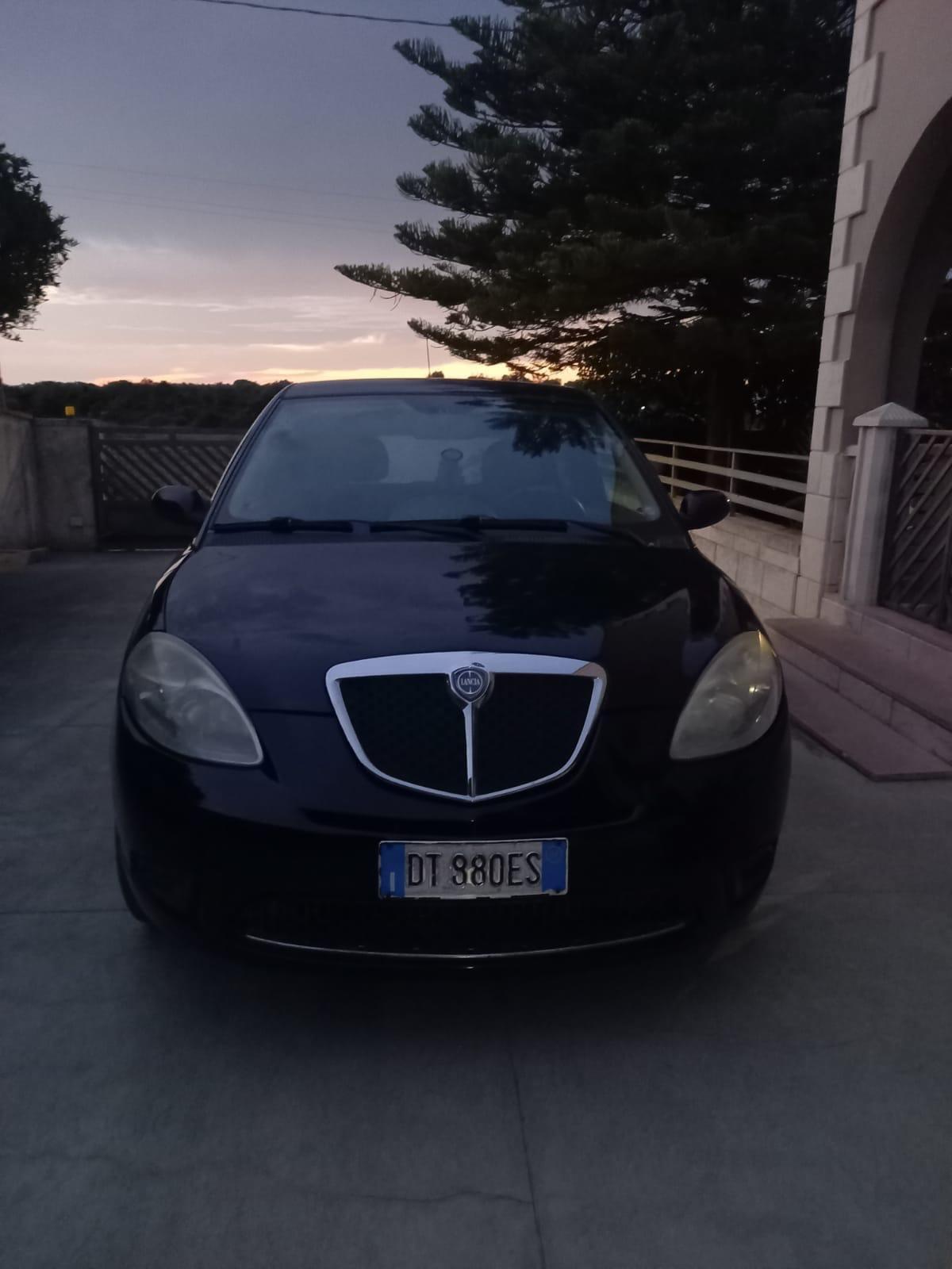 Lancia Ypsilon 1.3 MJT 75 CV Platino