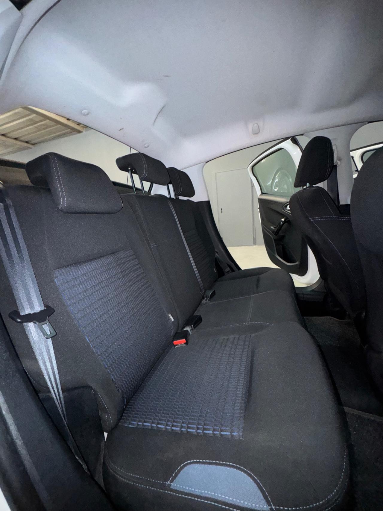 Peugeot 208 1.4 HDi 68 CV 5 porte Allure