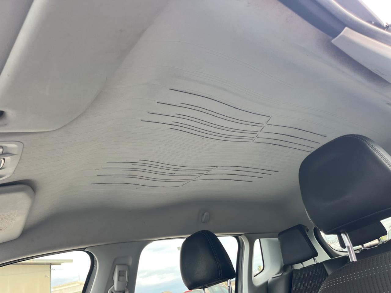 Peugeot 2008 1.6 e-HDi 92 CV Stop&Start Urban Cross