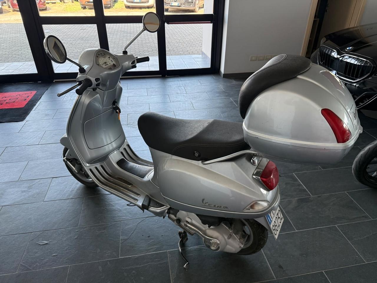Vespa LX 125