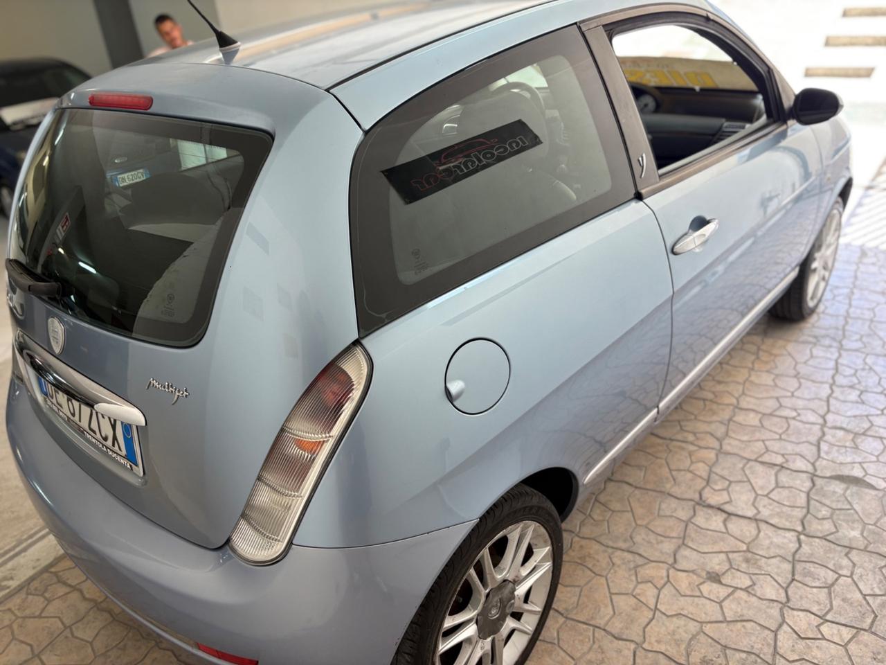 Lancia Ypsilon 1.3 MJT 90 CV Oro
