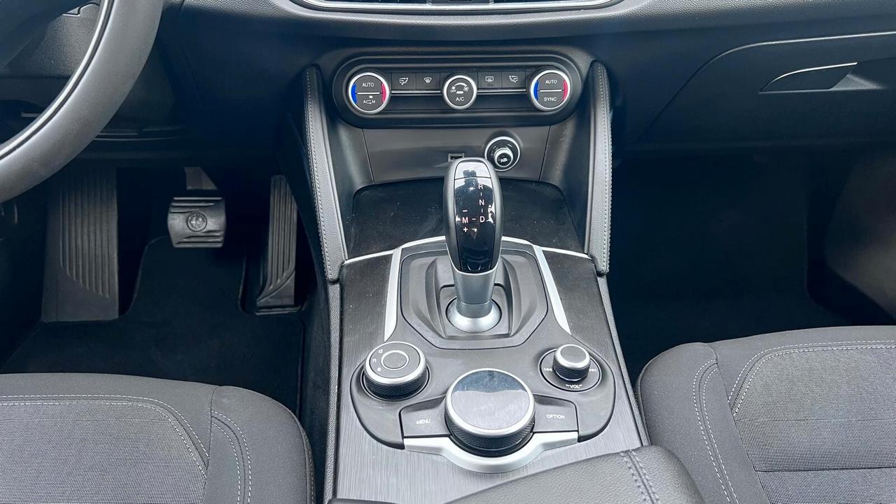 Alfa Romeo Stelvio 2.2 Turbodiesel 150 CV AT8 RWD Business