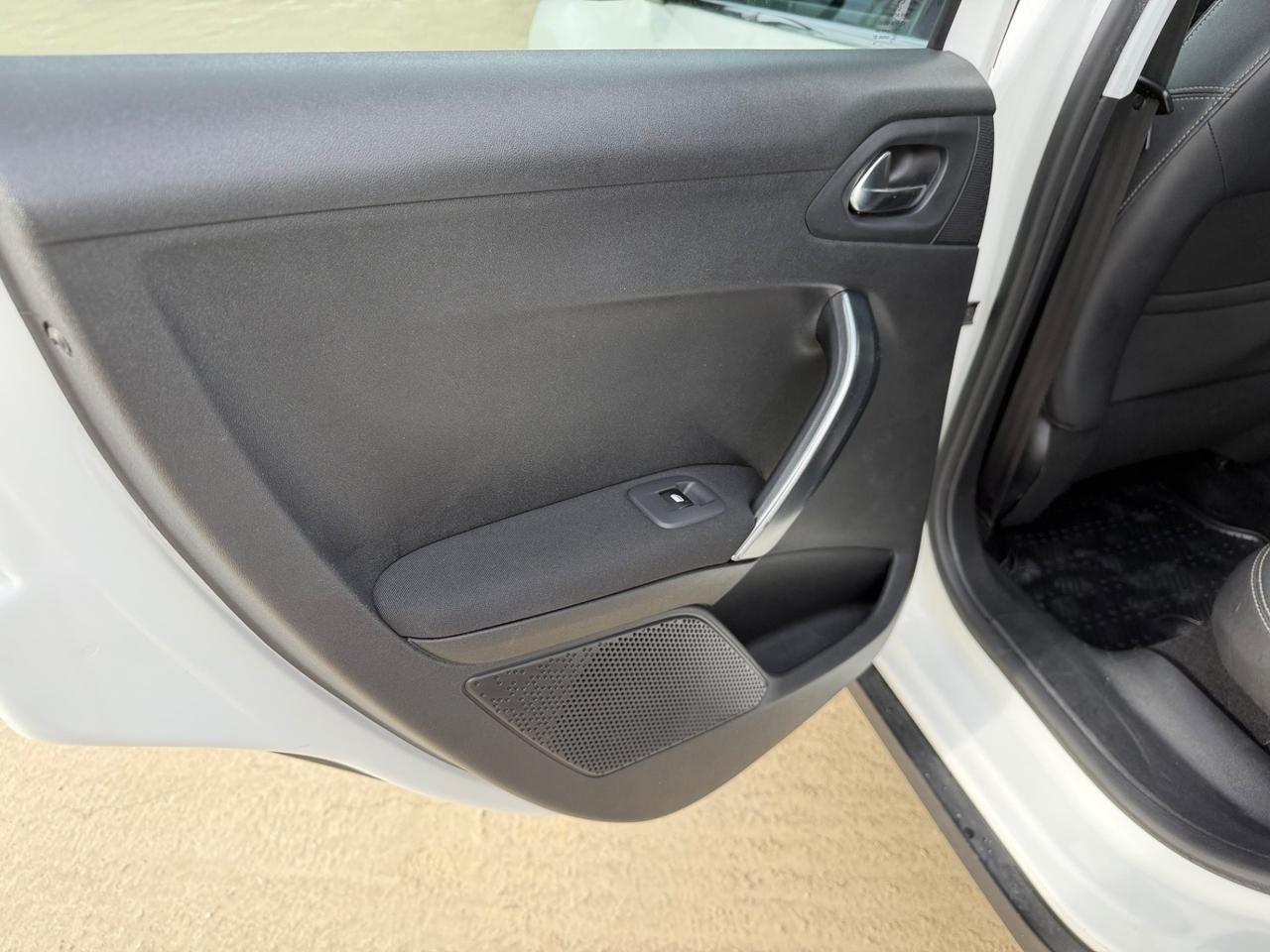 Peugeot 2008 1.6 e-HDi 115 CV Stop&Start Féline