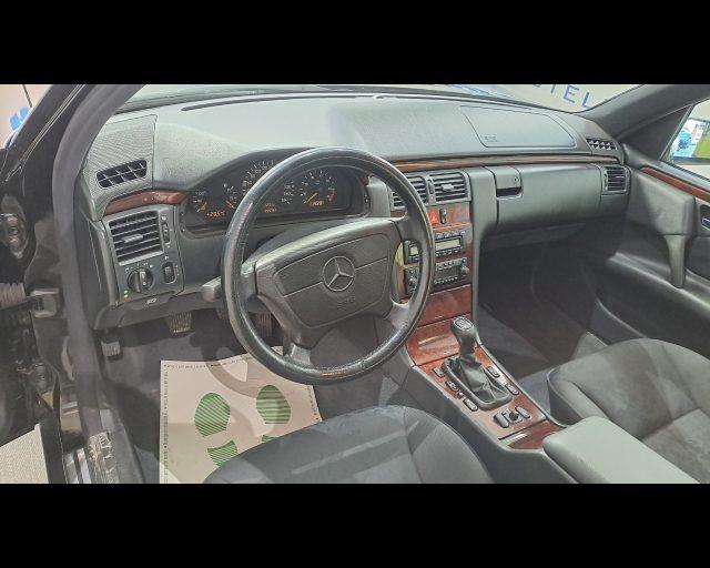 MERCEDES-BENZ E 200 k Elegance
