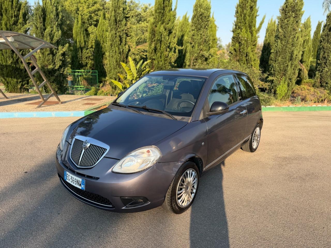 Lancia Ypsilon 1.2 69 CV Argento (51KW)