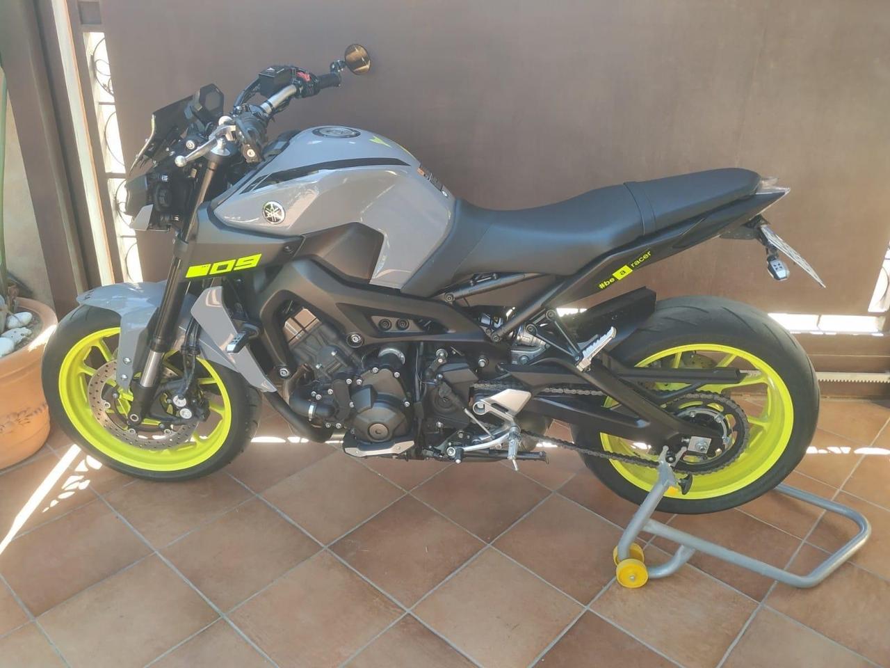 Yamaha MT-09 Grigio Nardo
