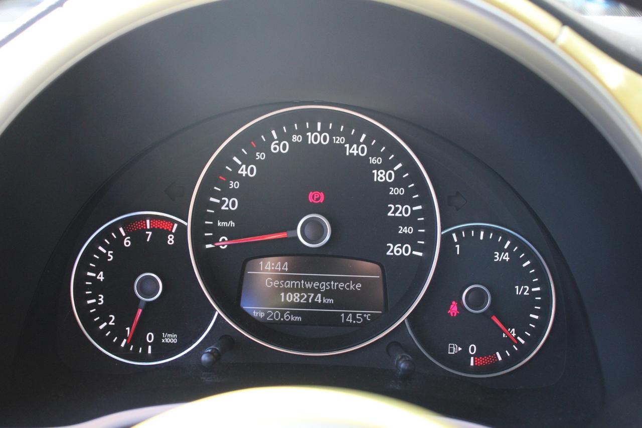 Volkswagen Maggiolino 1.2 TSI Design 105CV – Cerchi 18”, Sound Fender, Sedili Riscaldati