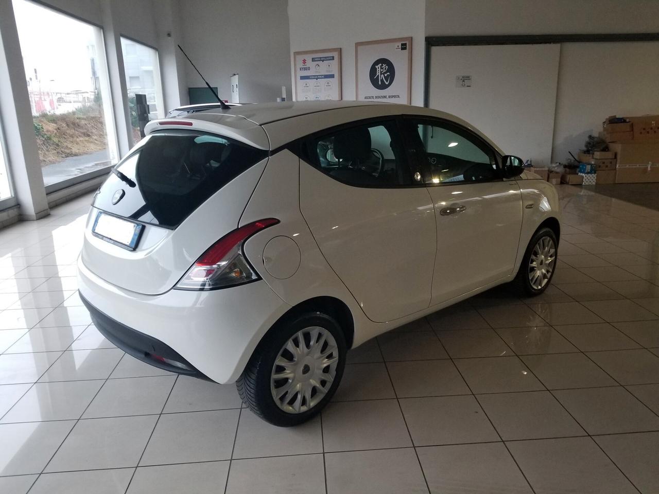 Lancia Ypsilon 1.2 69 CV 5 porte GPL Ecochic Silver