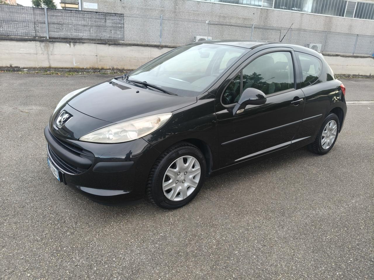 Peugeot 207 1.4 3 porte PER NEOPATENTATI