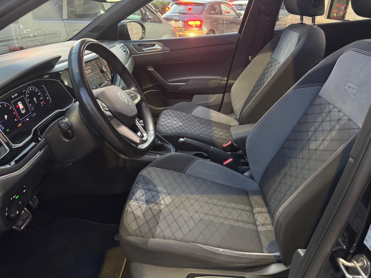 Volkswagen Taigo 1.0 TSI 110 CV DSG R-Line TETTO