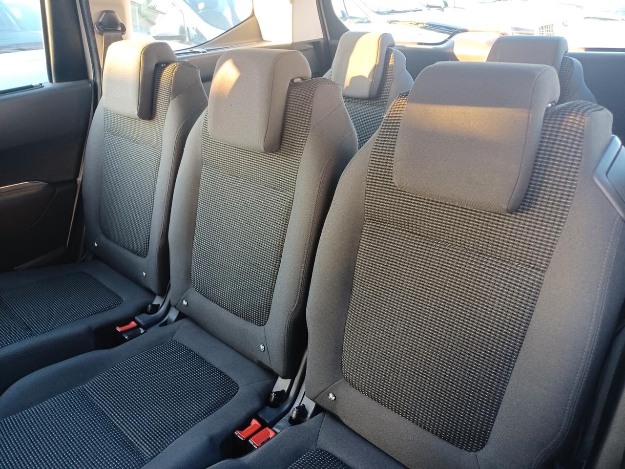 Peugeot 5008 1.6 HDi 115CV Allure 7 POSTI