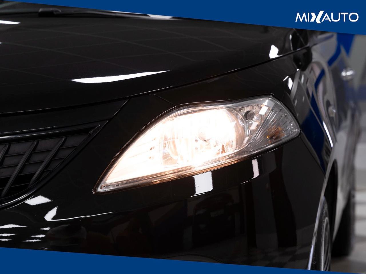 Lancia Ypsilon 1.0 Firefly Hybrid Silver 70CV 5 Porte