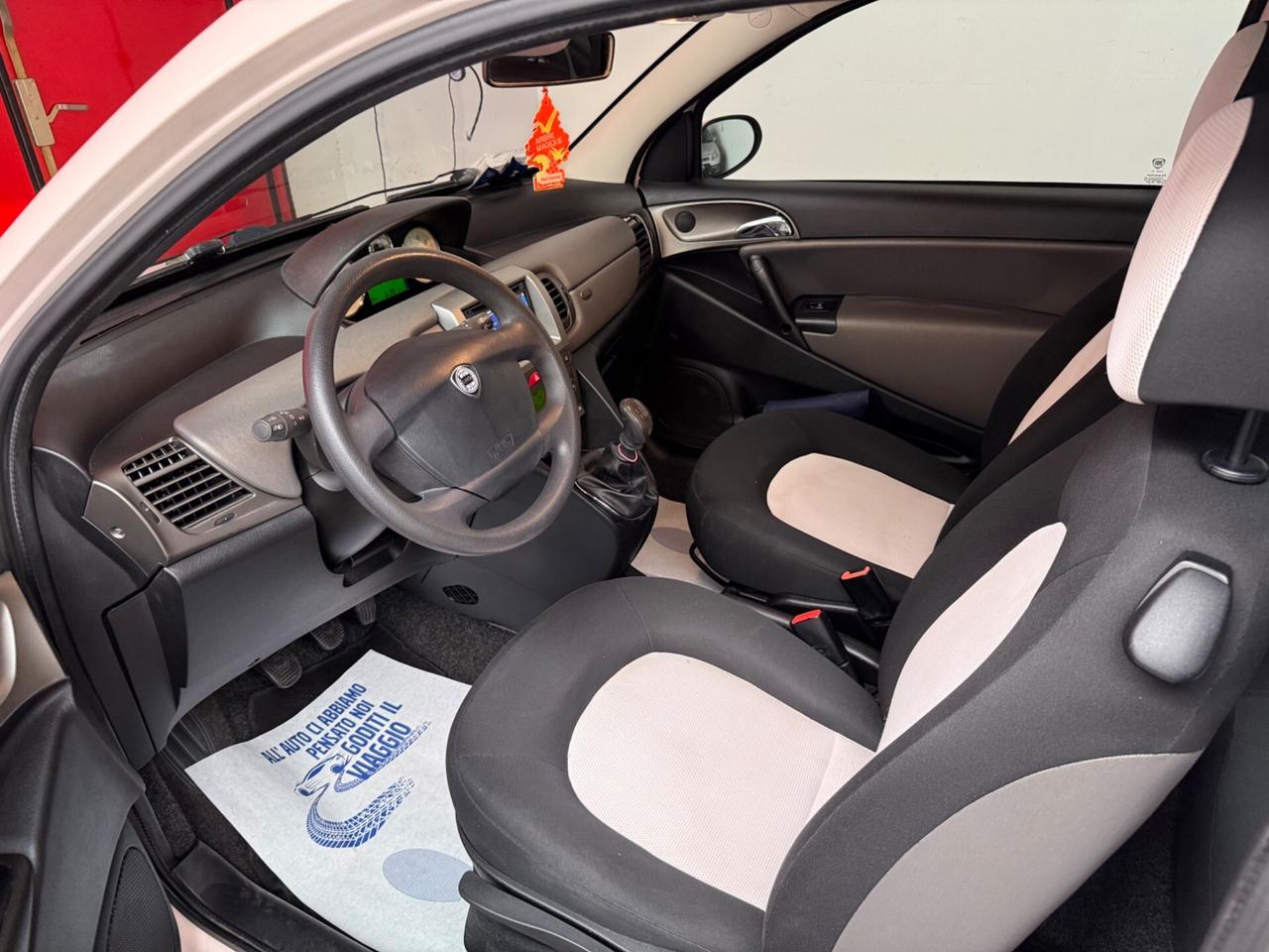 LANCIA Y YPSILON 1.2 16V NEOPATENTATI TETTO APRIBILE