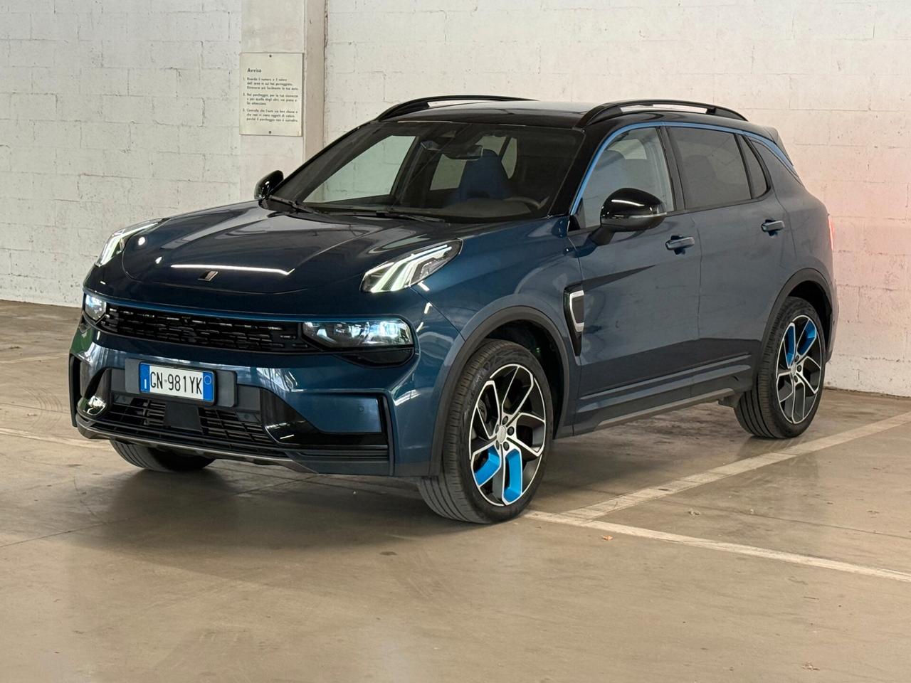Lynk&co 01 PHEV More