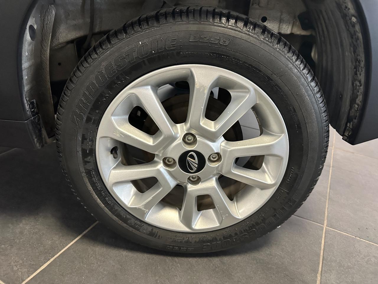 MAHINDRA KUV 100 1.2 BENZINA 83CV PRONTA CONSEGNA UNIPRO