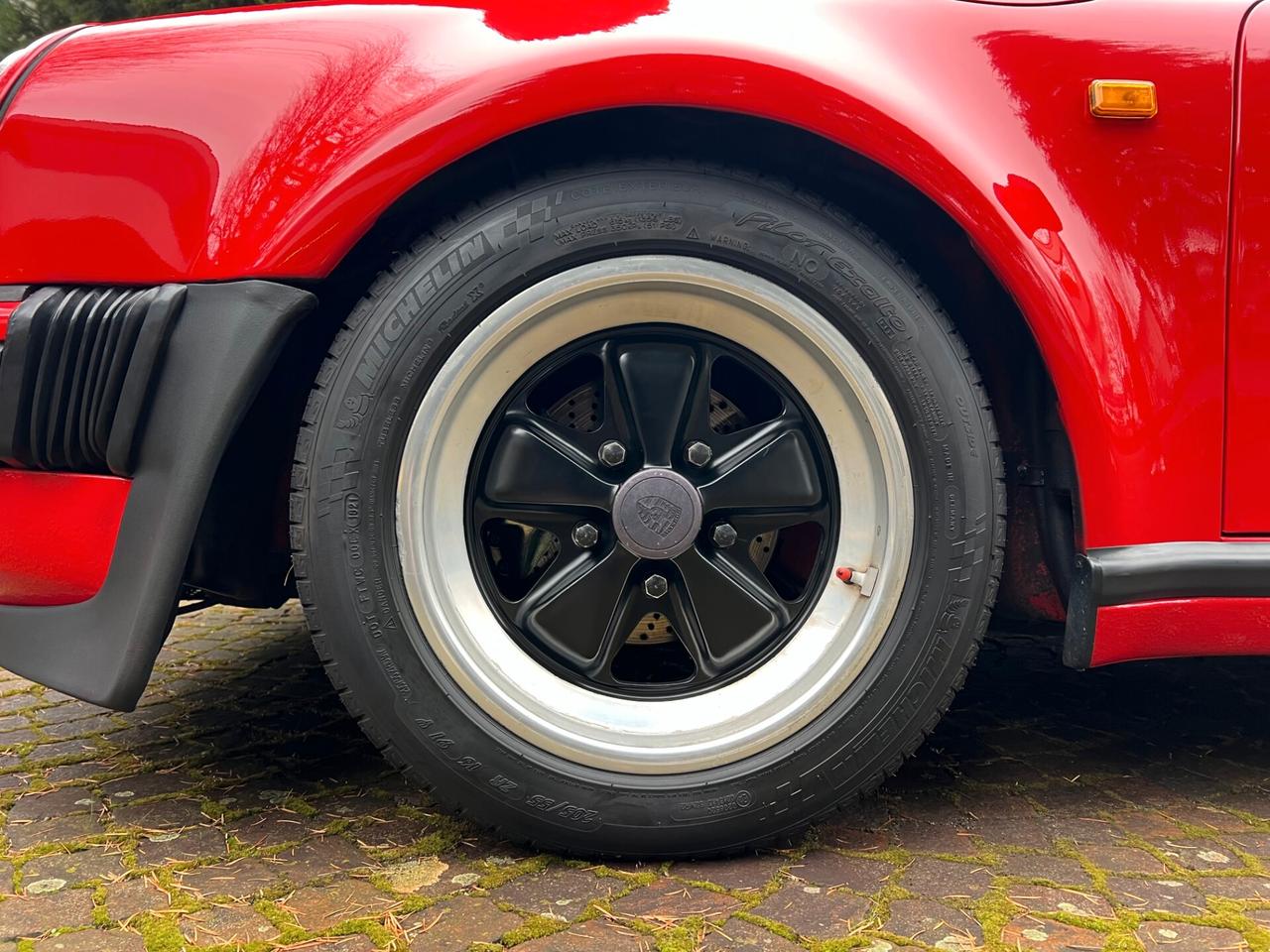 Porsche 911 Carrera 3.2 Cabriolet