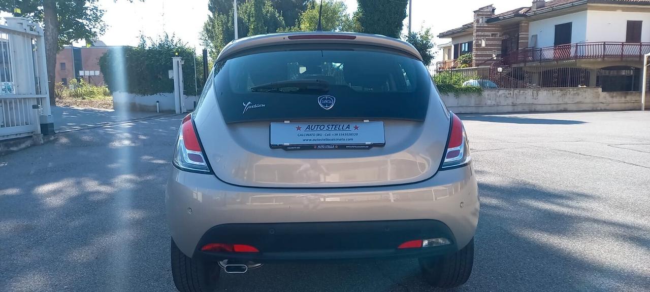 Lancia Ypsilon cc. 1.242 Benzina - GPL 5 Porte 5 Posti Modello Gold.