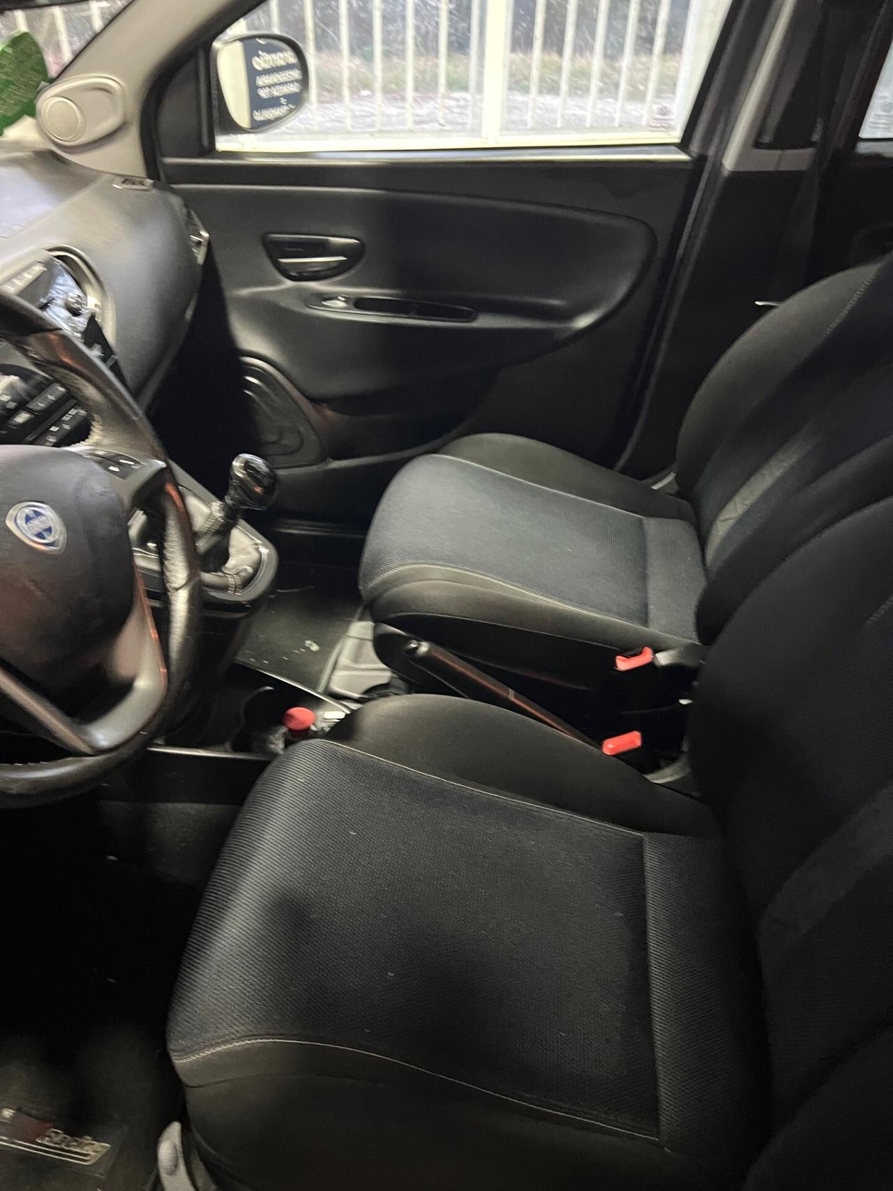 Lancia Ypsilon 1.3 MJT 16V 95 CV 5 porte S&S S Momodesign