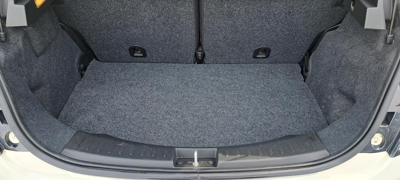 Lancia Ypsilon 0.9 TwinAir 85 CV 5 porte Metano Ecochic Silver