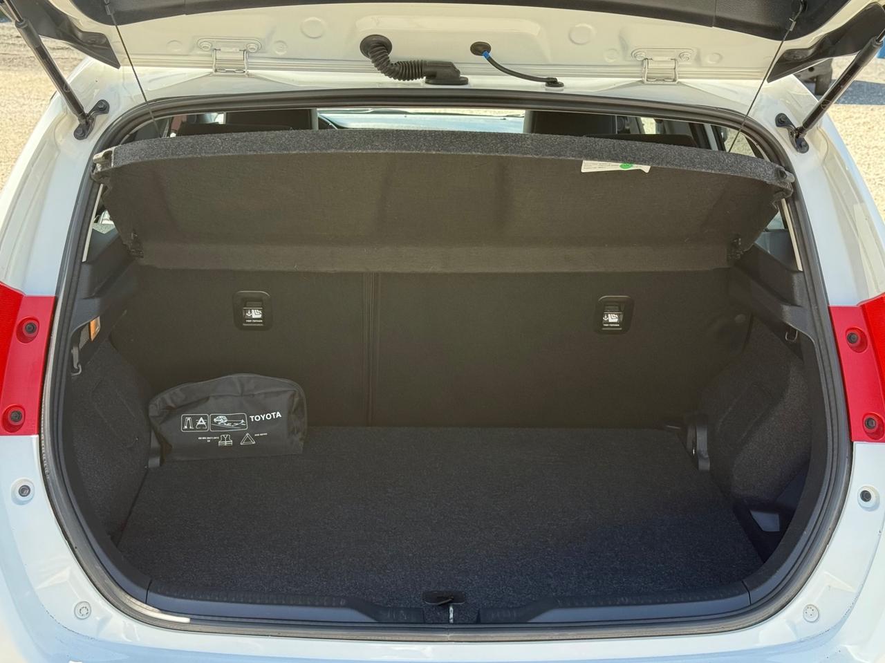 Toyota Auris 1.8 hsd executive